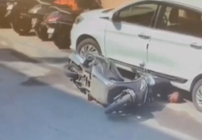 इंदौर में सड़क पर जा रहे प्रॉपर्टी कारोबारी की हार्ट अटैक से मौत