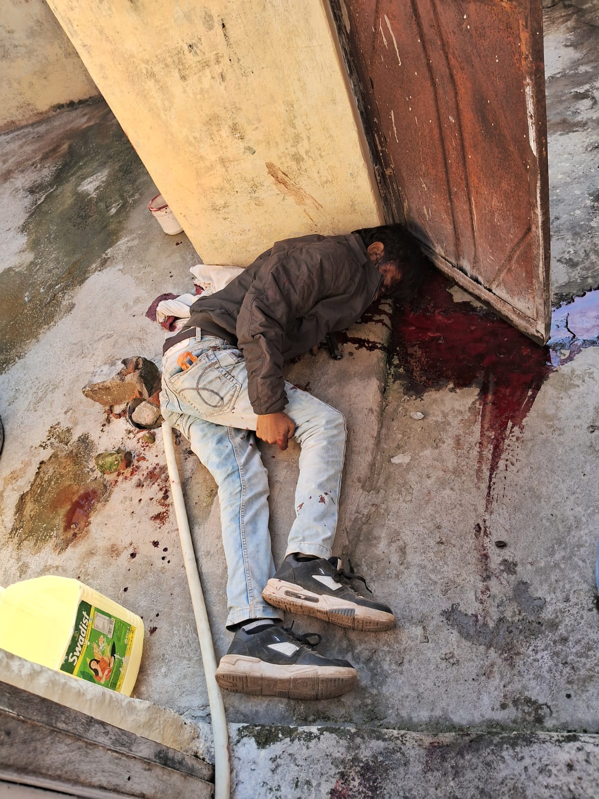 नव युवक युवती की गोली लगने से मौत,  सोहगपुर पुलिस एफ एस एल टीम के साथ मौके पर मौजूद