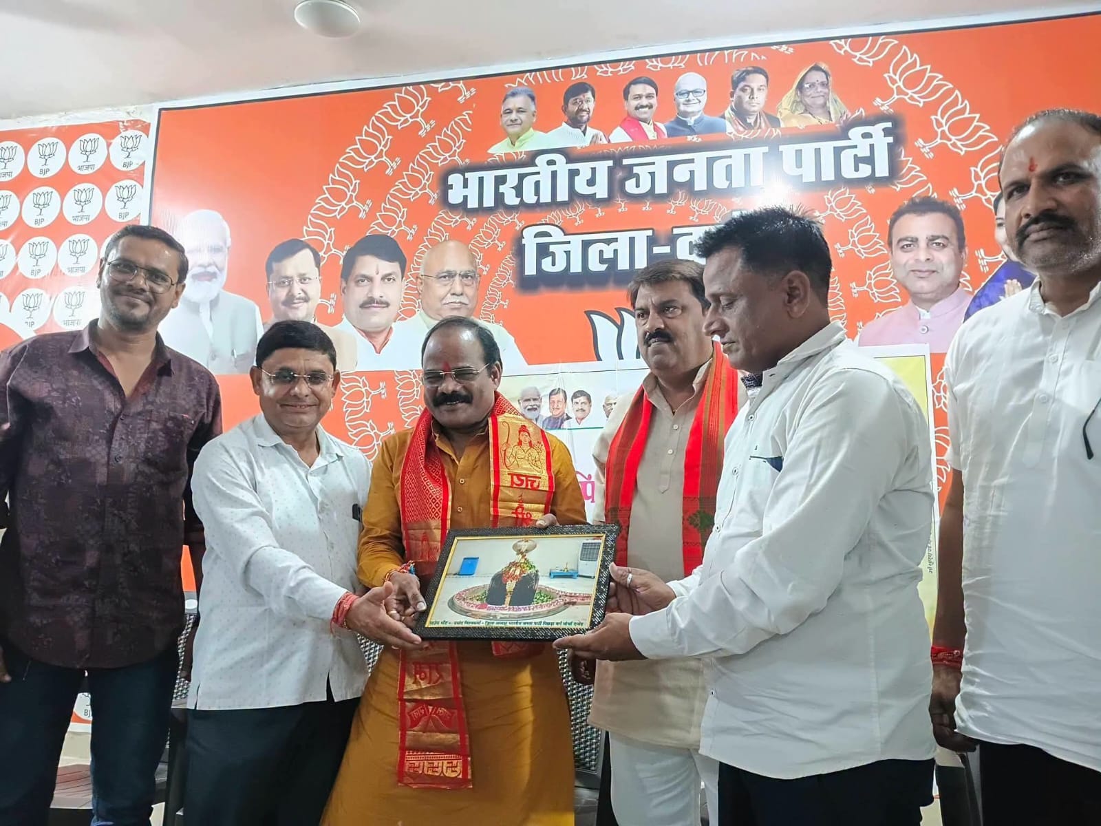 भाजपा पिछड़ा वर्ग मोर्चा की जिला बैठक संपन्न  जिला प्रभारी राजेश्वर सेन का हुआ प्रथम दमोह आंदोलन